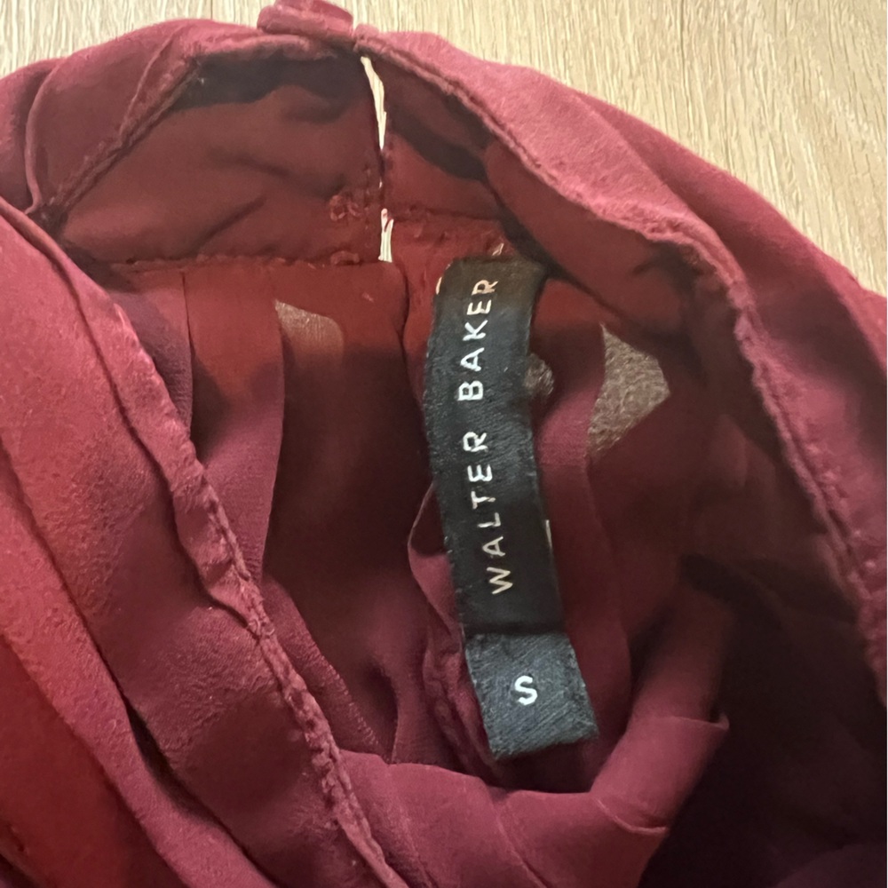 Walter Baker burgundy ♥️ women’s cold shoulder blouse size S - Picture 6 of 7